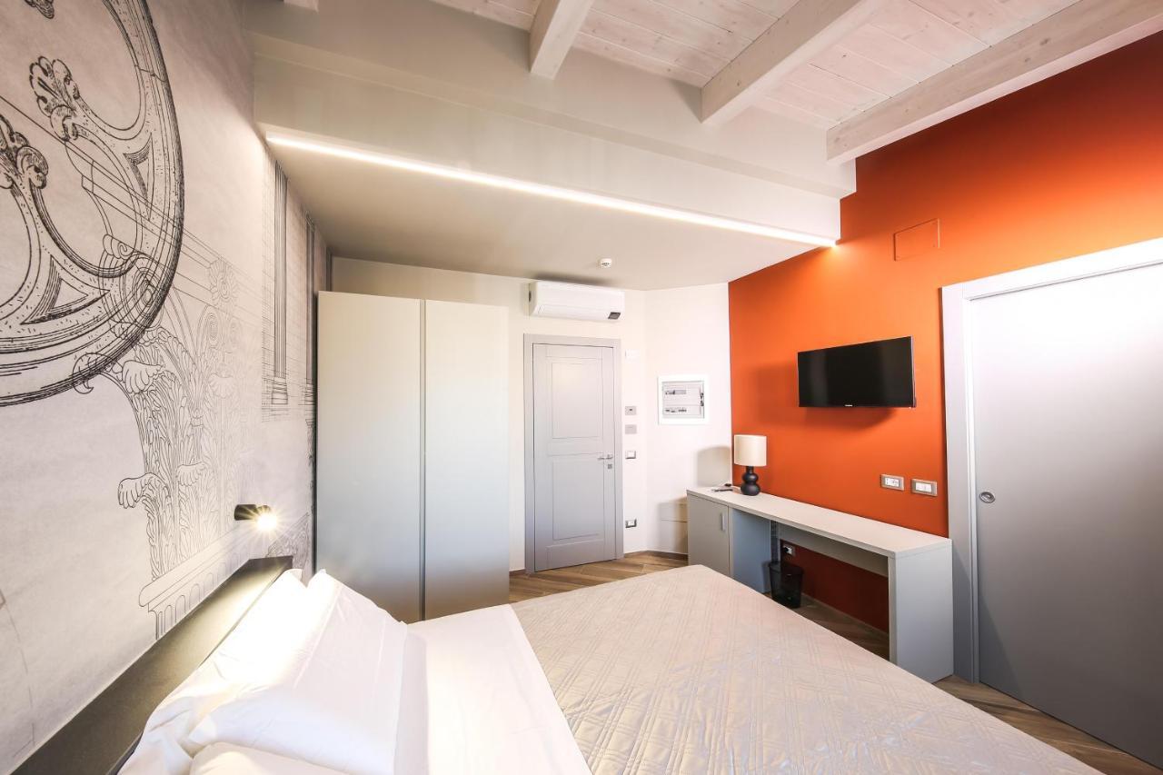 Vicolo Malavolta 7 Rooms&Suites Pedaso Esterno foto