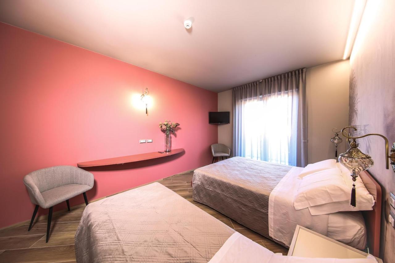 Vicolo Malavolta 7 Rooms&Suites Pedaso Esterno foto